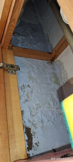 厨房铺完瓷砖楼下渗水