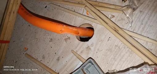 橱柜下方爆炸
