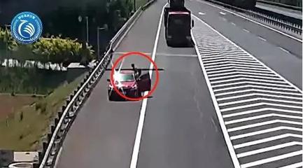 高速不按规定车道行驶