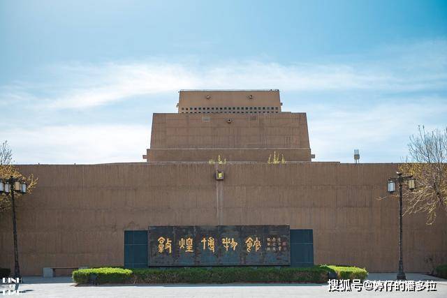 敦煌3日慢游：沙泉与石窟