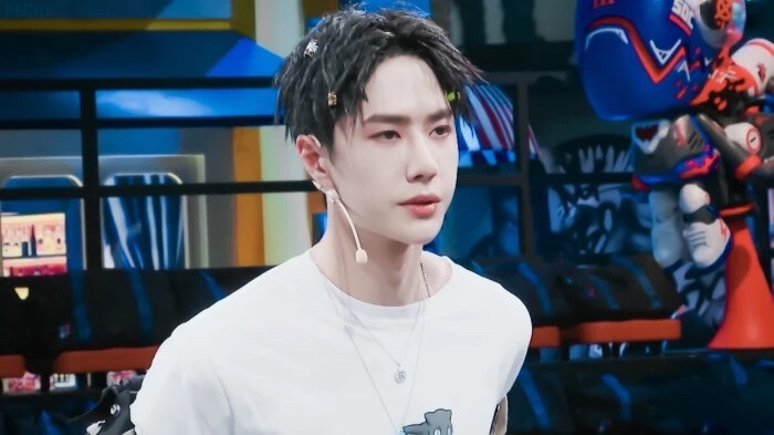王一博