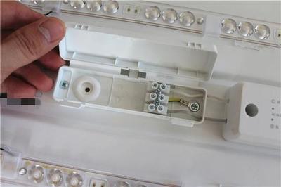 冰箱里面的灯怎么更换