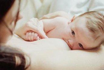 宝宝吃母乳会上火吗