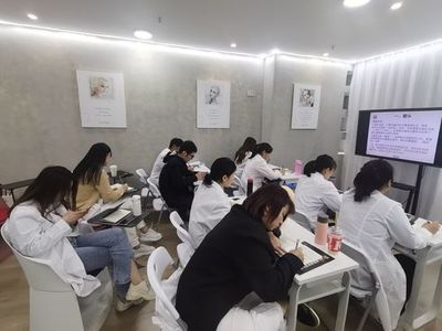 好的美容学校学费多少
