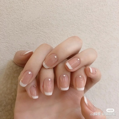 法式美甲白边