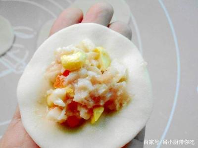 白萝卜条香菇韭菜猪肉饺子