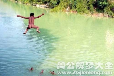 做梦掉到河里
