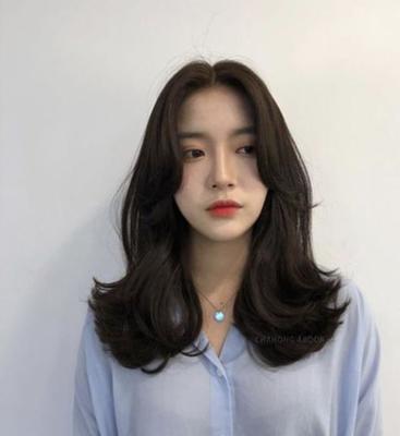 中分长刘海女