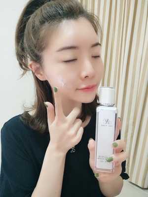 先涂粉底液还是素颜霜