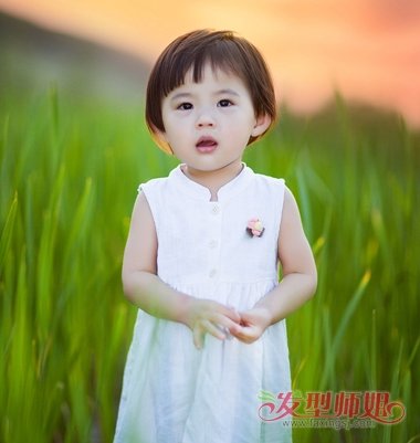 小女孩露耳朵短发发型