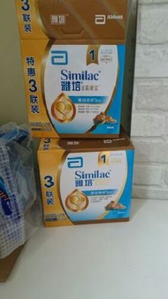 新生儿吐出来的奶像豆腐渣