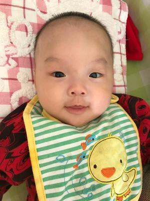 四个月宝宝能靠着坐吗