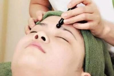 美容院清理超大黑头