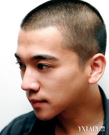 长脸适合的发型男