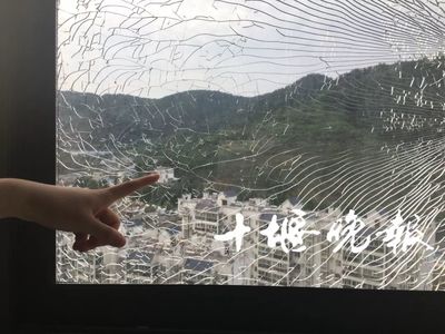 阳台玻璃突然爆裂原因