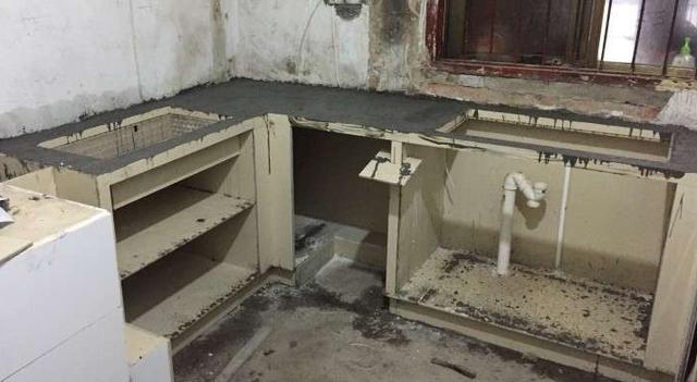 泥工打灶与整体橱柜