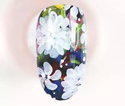 美甲花瓣最简单的画法