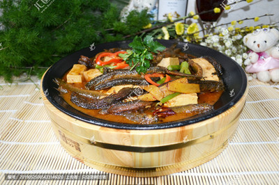 泥鳅穿豆腐的做法视频