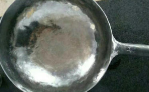 铝合金不粘锅有毒吗