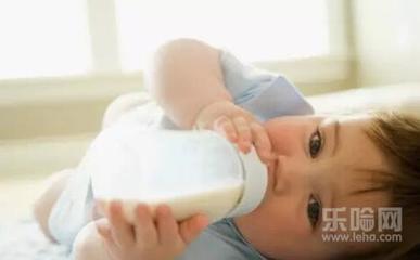 宝宝20天了一天喝多少奶粉比较好