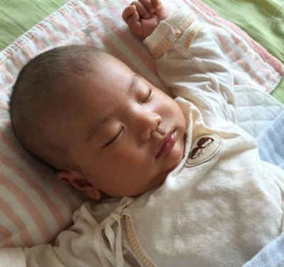 新生儿吃完奶多久拍嗝