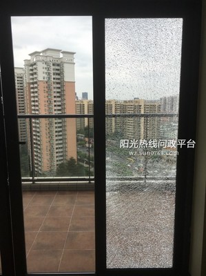阳台玻璃突然爆裂原因