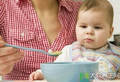 4个月宝宝吃多少奶