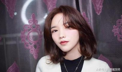 短发烫发造型女