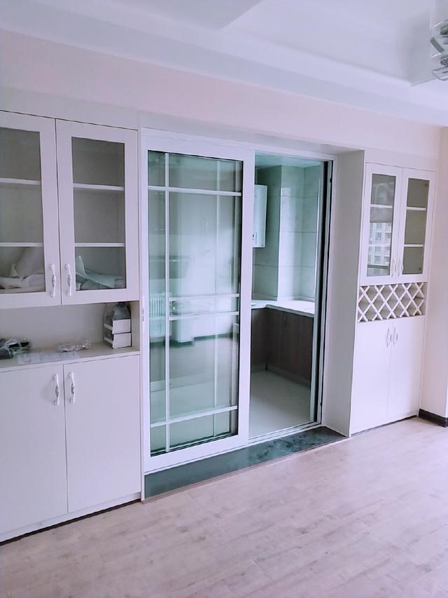 厨房和酒柜公用推拉门
