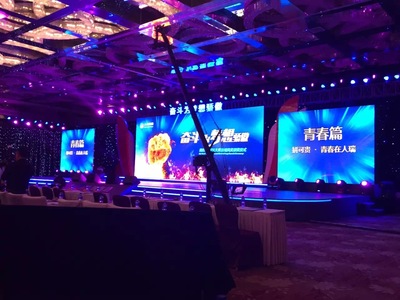 威尼斯集团中国 8803折叠屏使用场景
