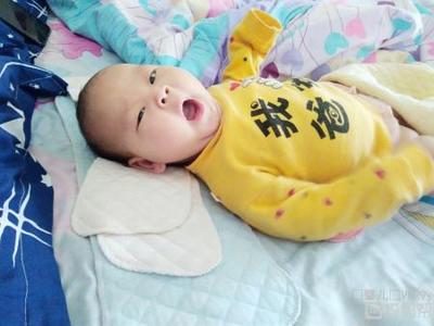 三个月宝宝老吐唾沫怎么回事