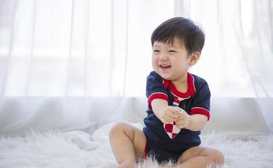 怎么逗宝宝开心