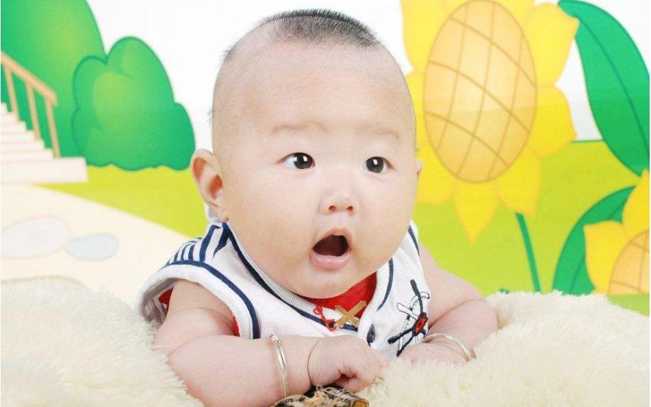 小孩八个月