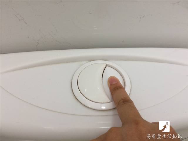 马桶两个按钮如何区分