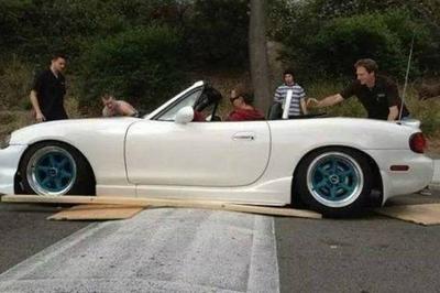 梦见自己开别人的车