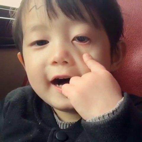 小孩总是清嗓子是怎么回事