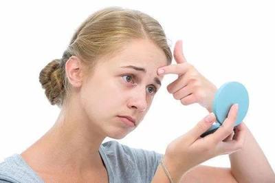 如何避免经前长痘痘