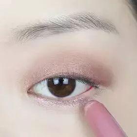 单眼皮有卧蚕吗