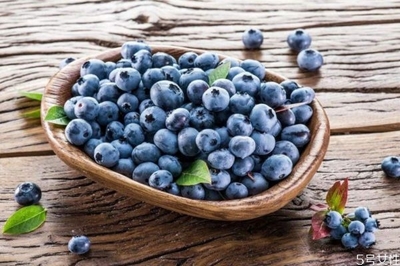 每天吃蓝莓一年后,长期吃蓝莓有什么好处?