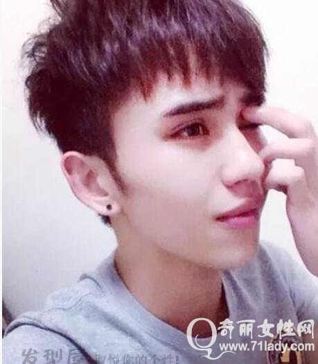 中学生短发男