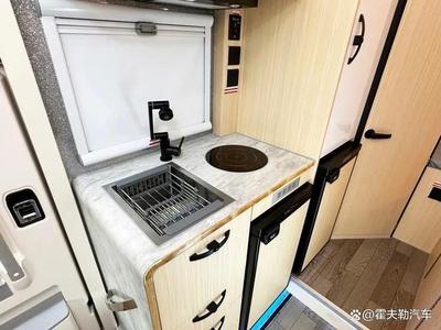 进门对厨房洗菜池