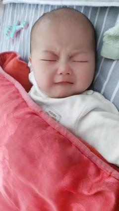 宝宝梦哭是怎么回事