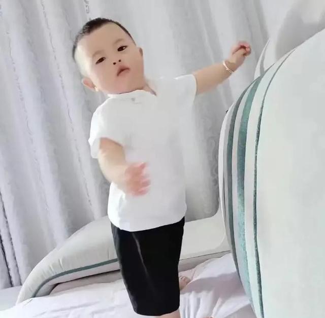 一岁男孩