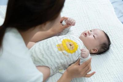 宝宝突然抽搐了几秒