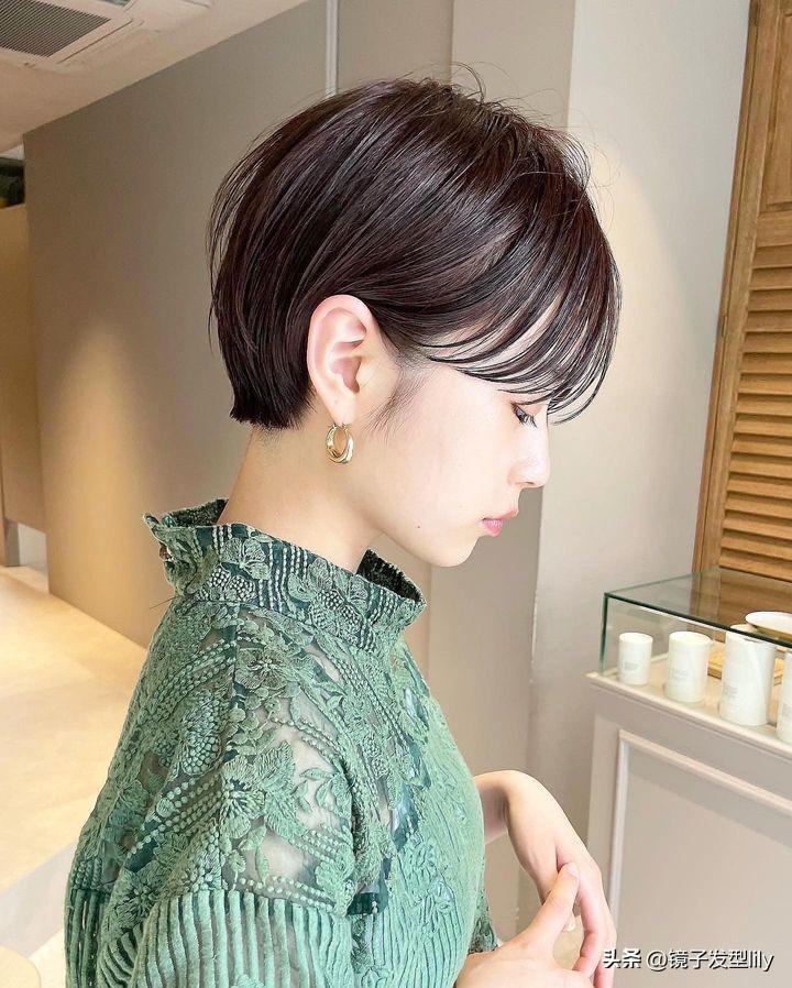 露耳短发发型女