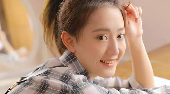 天生桃花命的生肖女