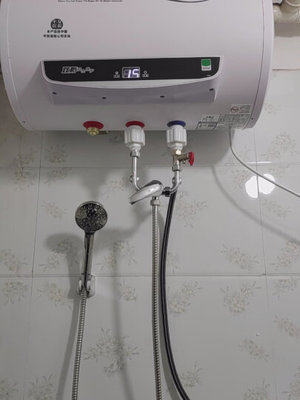 电热水器装在卫生间图