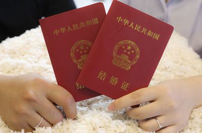 办结婚证星期六上班吗