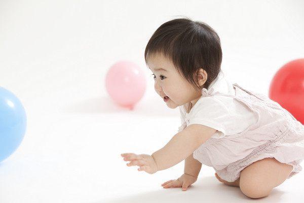 宝宝几个月开始抬头