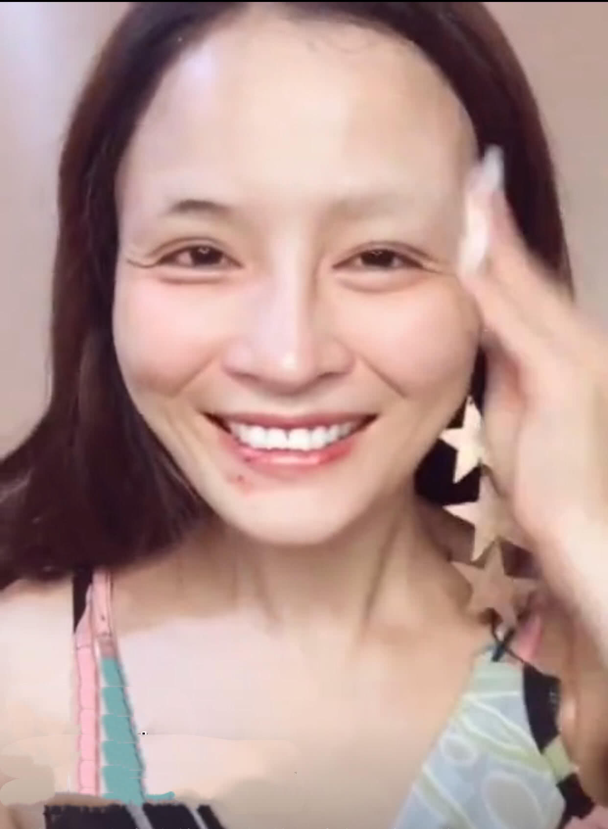 20岁化妆好还是不好